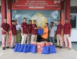 Kalapas Misbahuddin Salurkan Puluhan Paket Sembako Kepada Warga
