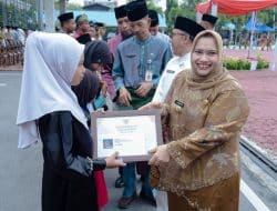 Semarak Hari Jadi Bengkalis ke-513, Kasmarni Serahkan Hadiah Lomba Permainan Tradisional