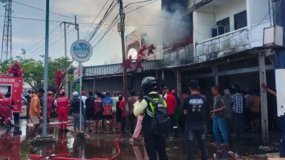 Pertamina Sungai Pakning Bantu Padamkan Kebakaran Bengkel Milik Warga