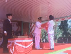 Semangat Kemerdekaan Iringi Kibaran Bendera Merah Putih di Langit Siak Kecil