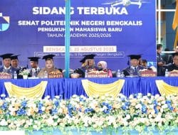 Dihadiri Bupati Bengkalis, Senat Polbeng Kukuhkan Ribuan Mahasiswa Baru TA. 2025/2026