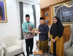 Menteri Nusron Wakili Pemerintah Berikan Undangan Upacara Kemerdekaan di Kediaman Wapres ke-13 Ma’aruf Amin