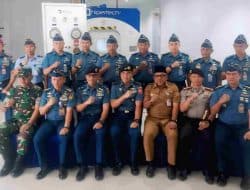 Wali Kota Lis Darmansyah Terima Brevet Kehormatan Kesehatan Penyelaman Hiperbarik dari RSAL dr Midiyato S