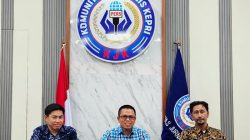 Ketua Umum KJK Ady Indra Pawennari berama dua praktisi hukum Dr. Achmad Yani, SH, MH dan Agustinus Marpaung, SH, MH bersepakat membentuk LBH KJK. Dok Humas KJK