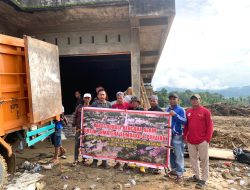 Desa Bukit Kerikil Salurkan Bantuan kepada Korban Bencana di Sumatera Utara