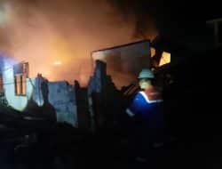 Tim Fire Brigade Pertamina Respons Cepat Bantu Padamkan Kebakaran Rumah Warga