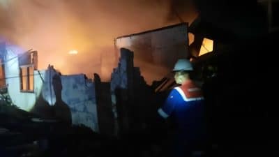 Tim Fire Brigade Pertamina Respons Cepat Bantu Padamkan Kebakaran Rumah Warga